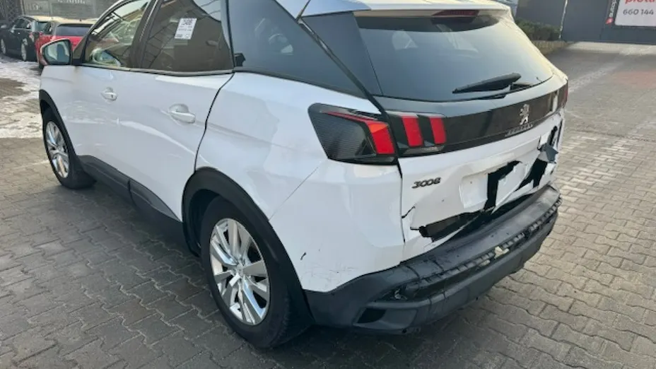 PEUGEOT 3008 -