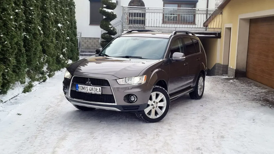 MITSUBISHI Outlander -