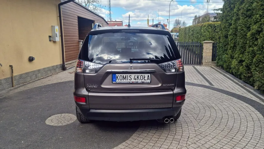 MITSUBISHI Outlander -