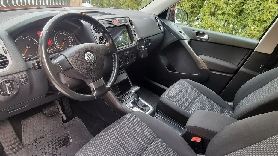 VOLKSWAGEN Tiguan -