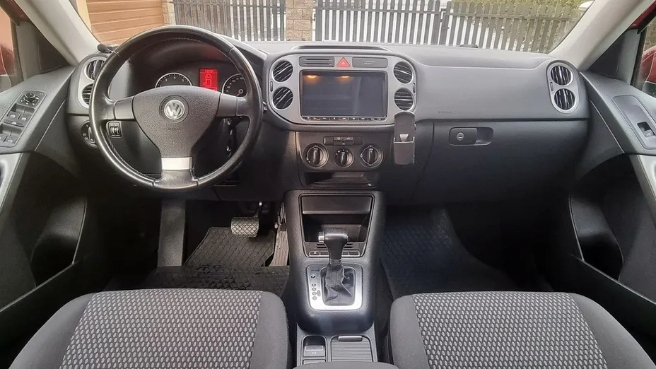 VOLKSWAGEN Tiguan -