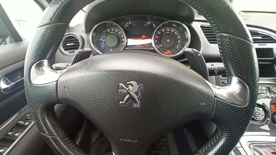 PEUGEOT 3008 -