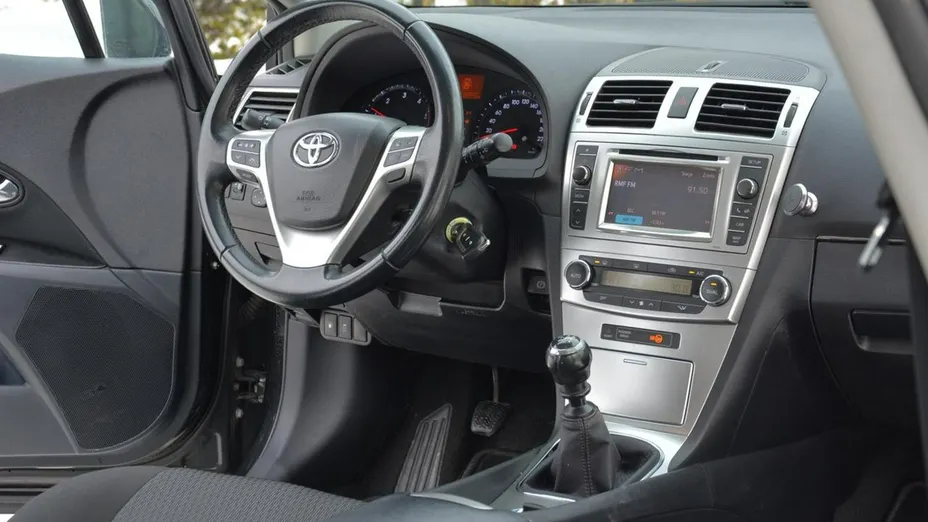 TOYOTA Avensis -
