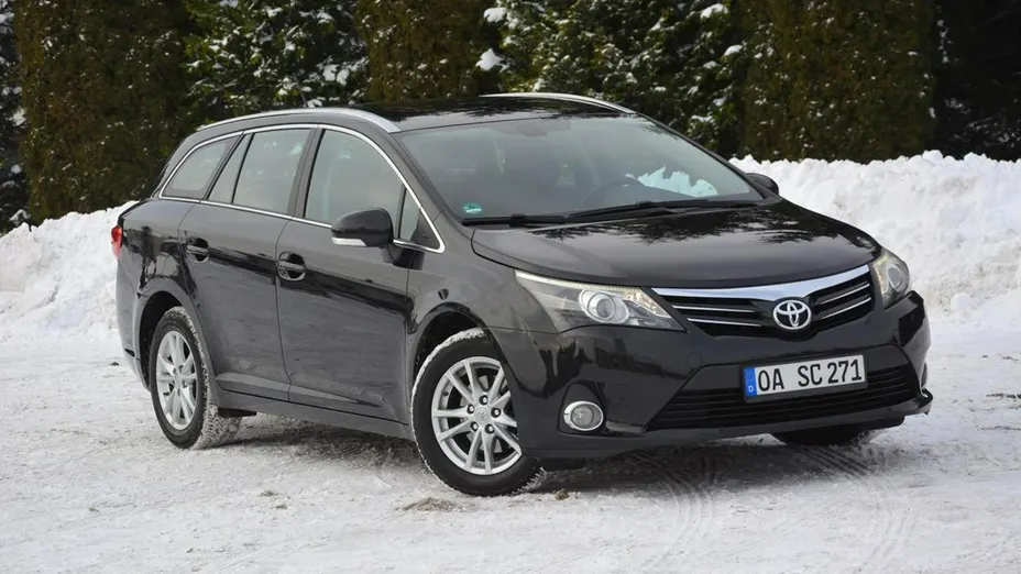 TOYOTA Avensis -