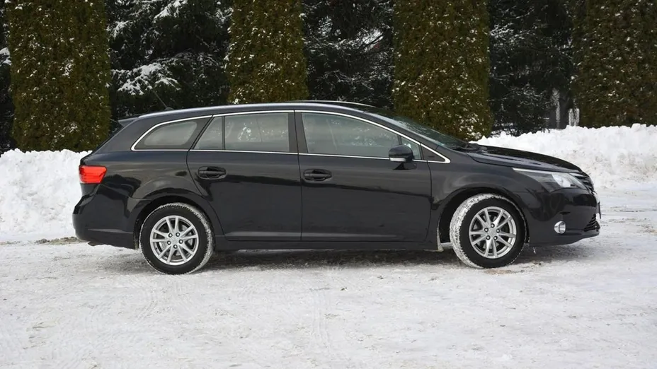 TOYOTA Avensis -