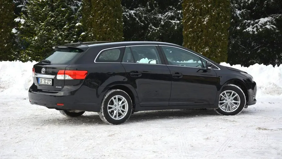 TOYOTA Avensis -