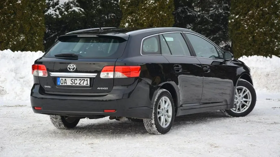 TOYOTA Avensis -