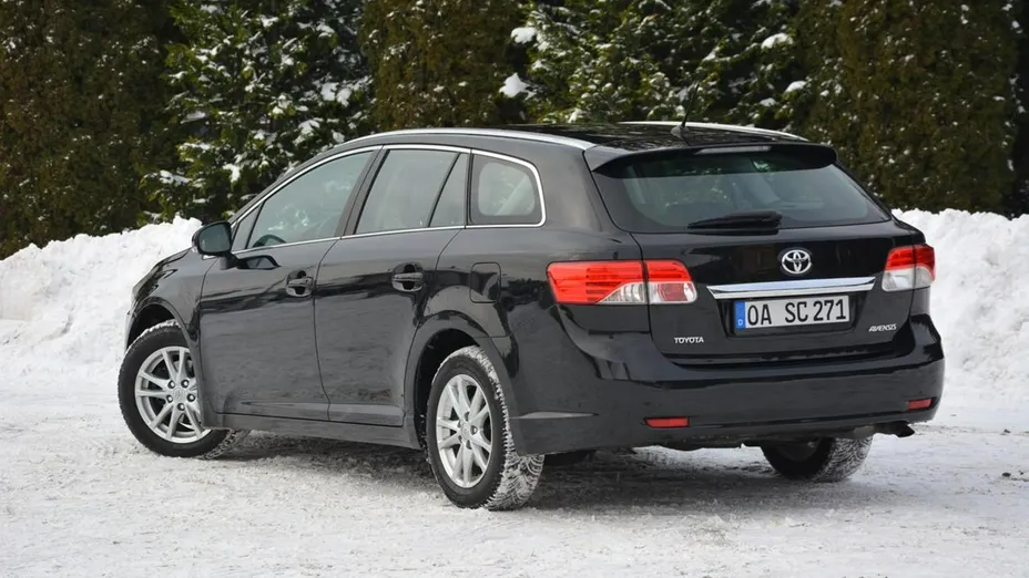 TOYOTA Avensis -