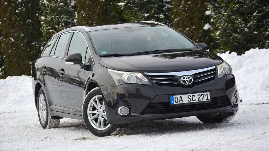 TOYOTA Avensis -