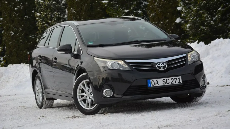 TOYOTA Avensis -