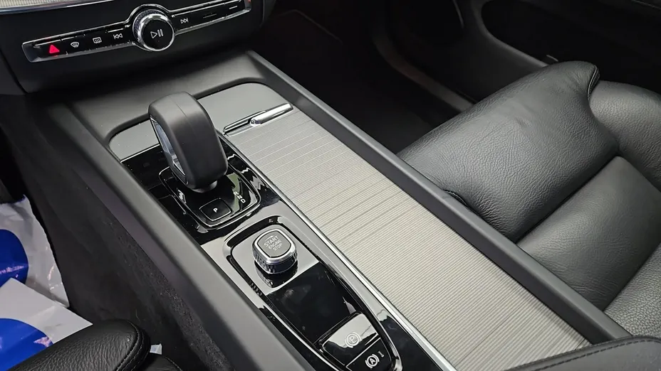 VOLVO XC60 -