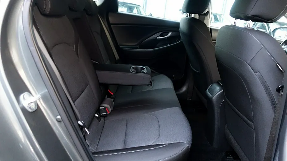 HYUNDAI i30 -