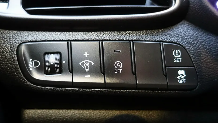 HYUNDAI i30 -