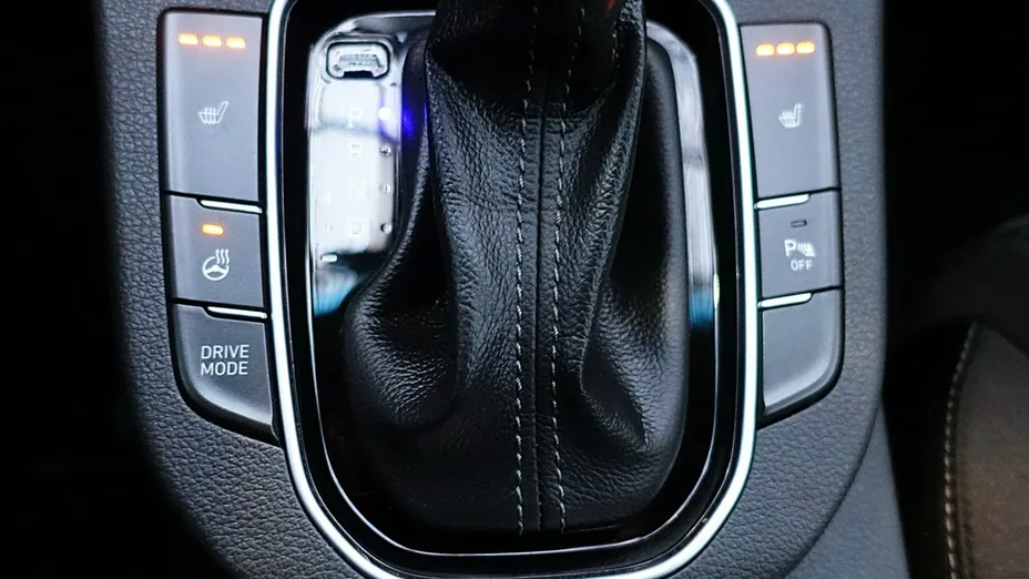 HYUNDAI i30 -
