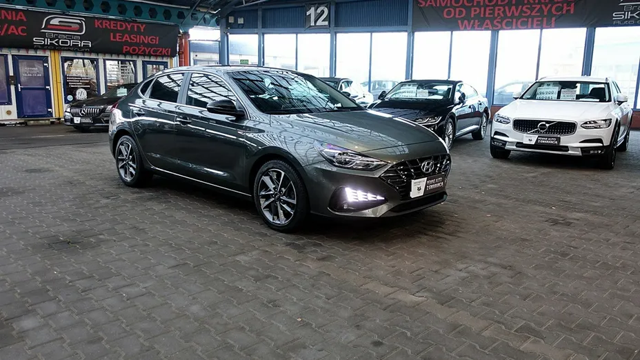 HYUNDAI i30 -