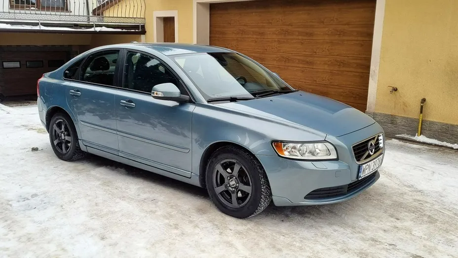 VOLVO S40 -
