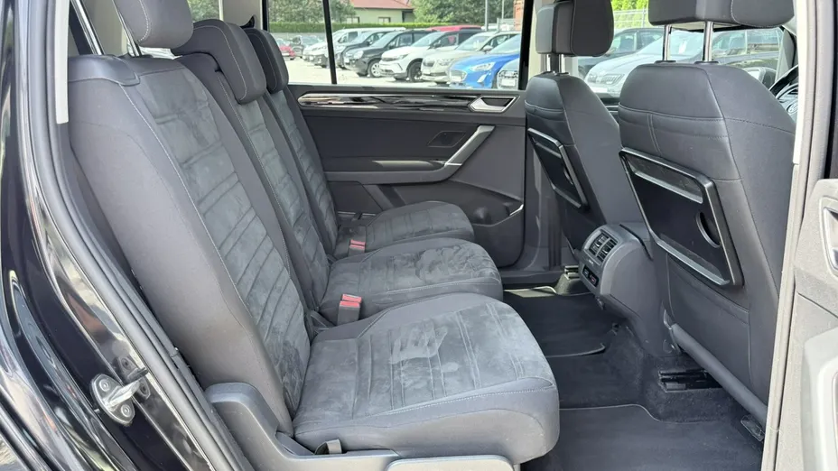 VOLKSWAGEN Touran -
