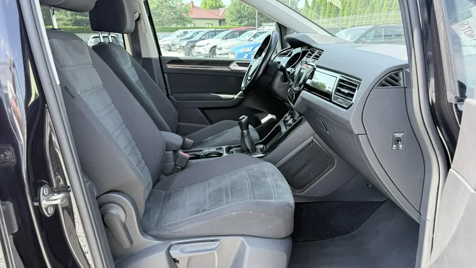 VOLKSWAGEN Touran -