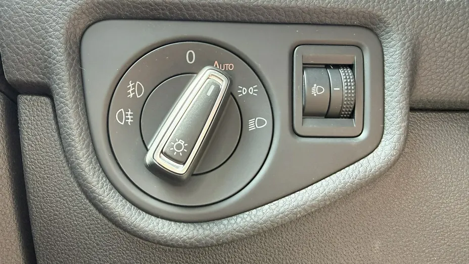 VOLKSWAGEN Touran -
