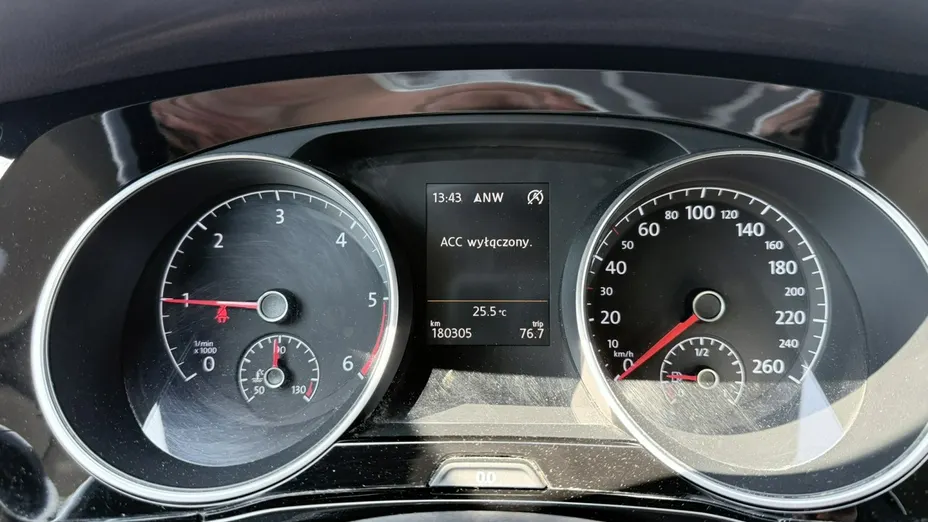 VOLKSWAGEN Touran -