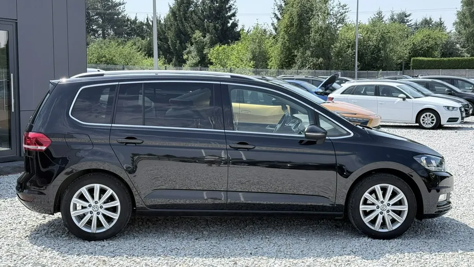 VOLKSWAGEN Touran -
