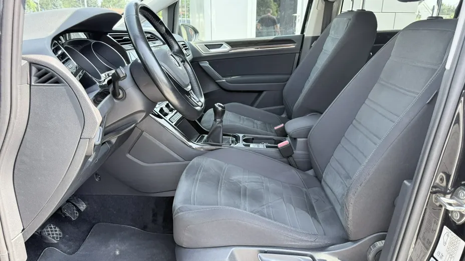 VOLKSWAGEN Touran -