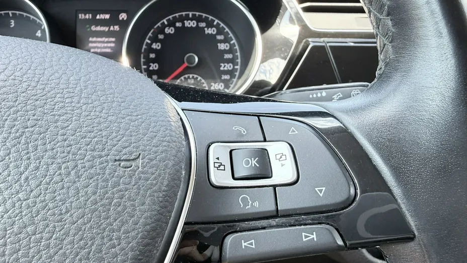 VOLKSWAGEN Touran -