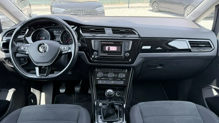VOLKSWAGEN Touran -