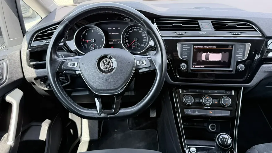 VOLKSWAGEN Touran -