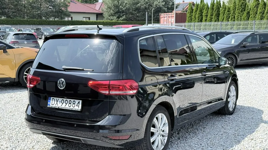 VOLKSWAGEN Touran -
