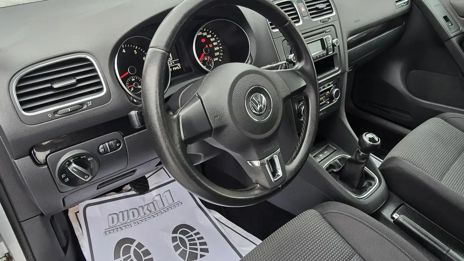 VOLKSWAGEN Golf -