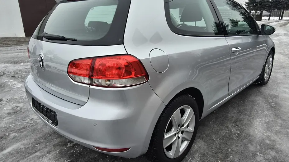 VOLKSWAGEN Golf -
