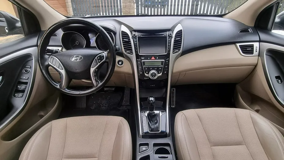 HYUNDAI i30 -