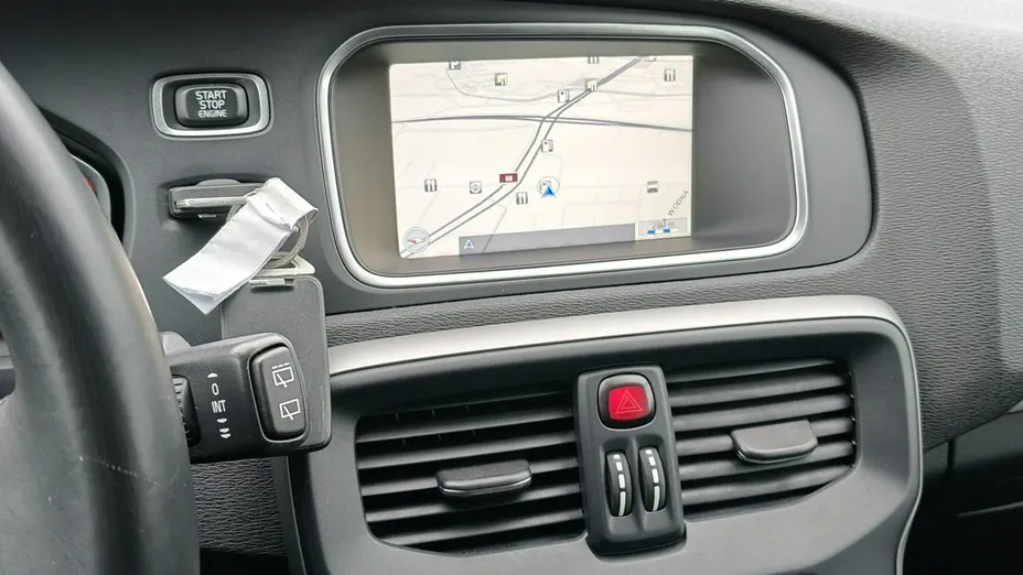 VOLVO V40 Cross Country -