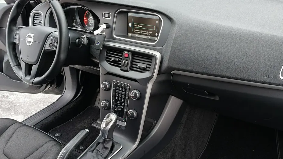 VOLVO V40 Cross Country -