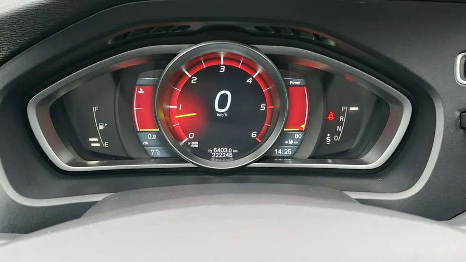 VOLVO V40 Cross Country -