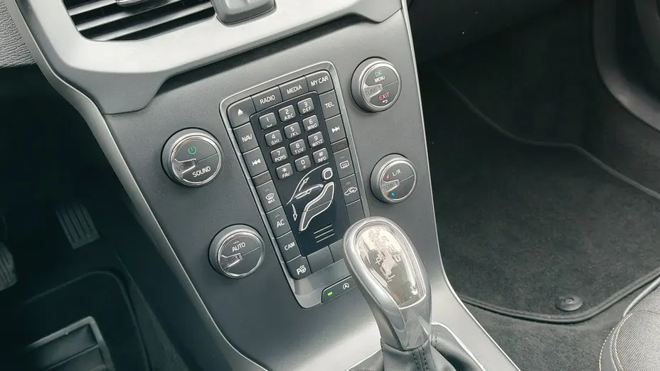 VOLVO V40 Cross Country -