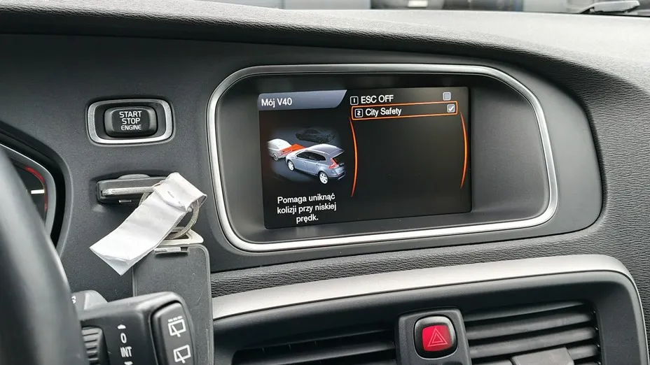 VOLVO V40 Cross Country -