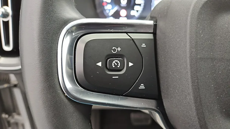 VOLVO XC40 -