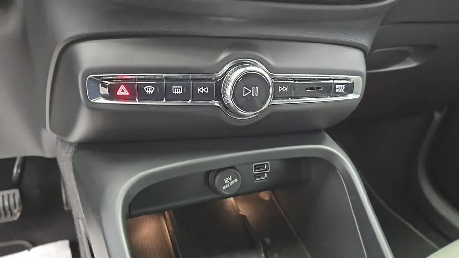 VOLVO XC40 -