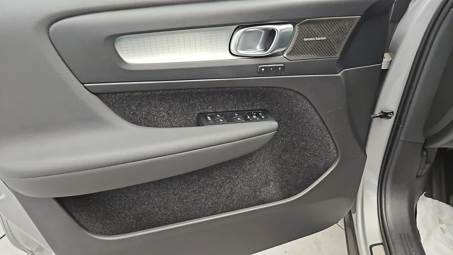 VOLVO XC40 -
