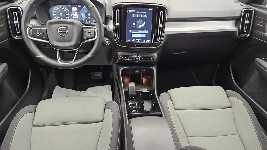 VOLVO XC40 -