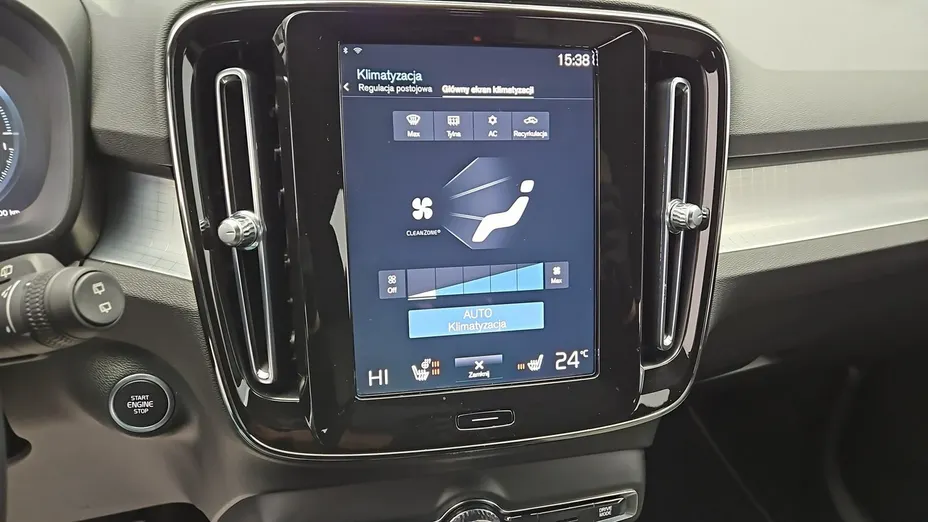 VOLVO XC40 -