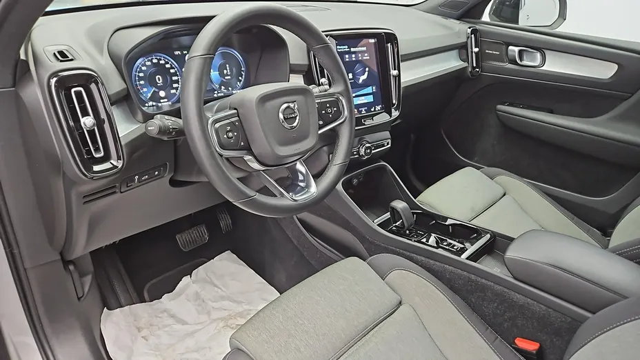 VOLVO XC40 -