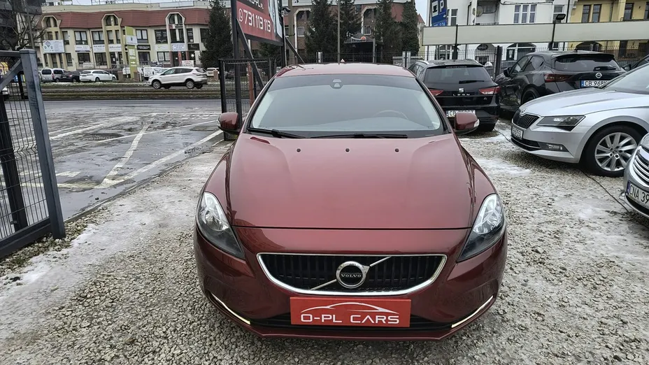 VOLVO V40 -