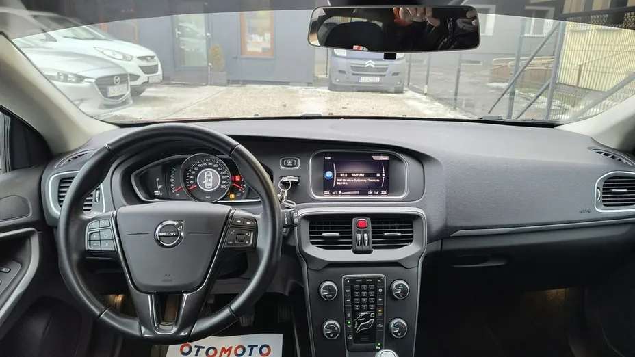 VOLVO V40 -