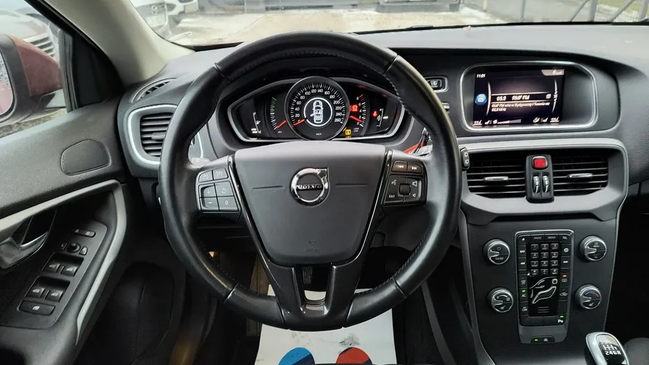 VOLVO V40 -
