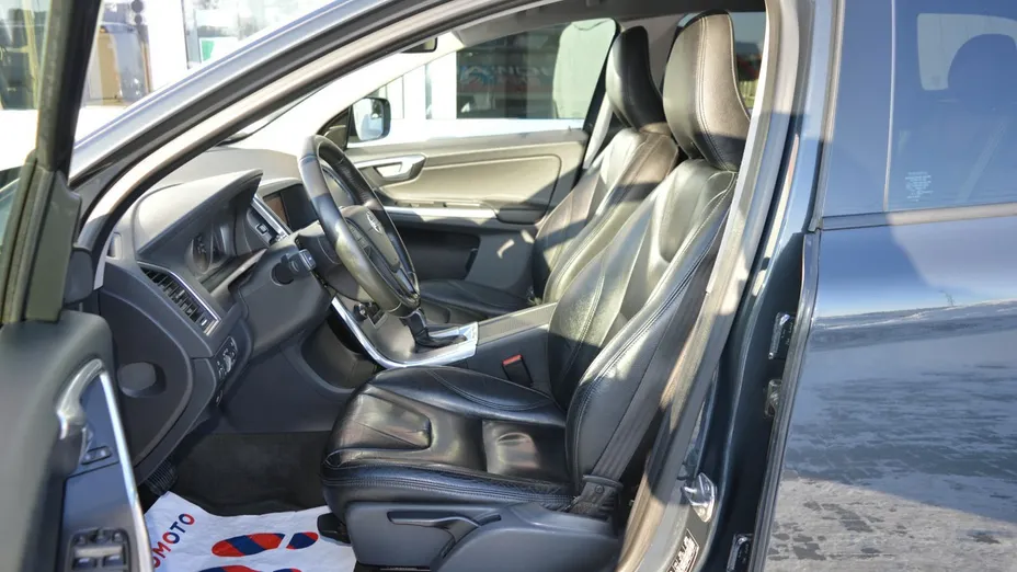 VOLVO XC60 -