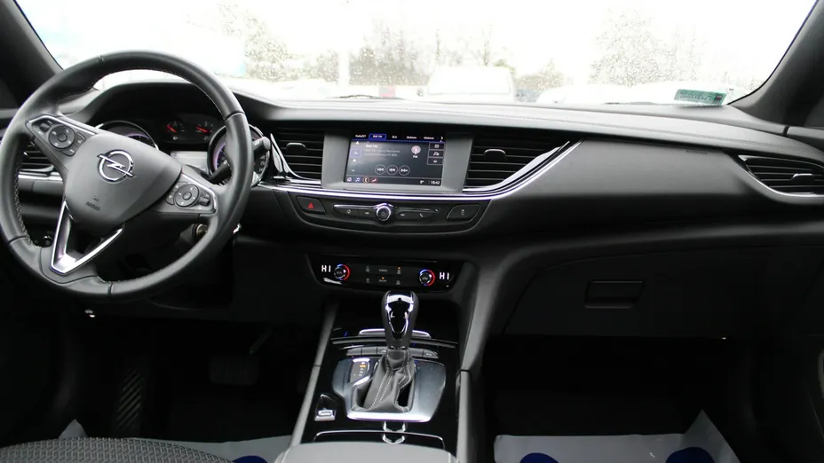 OPEL Insignia -