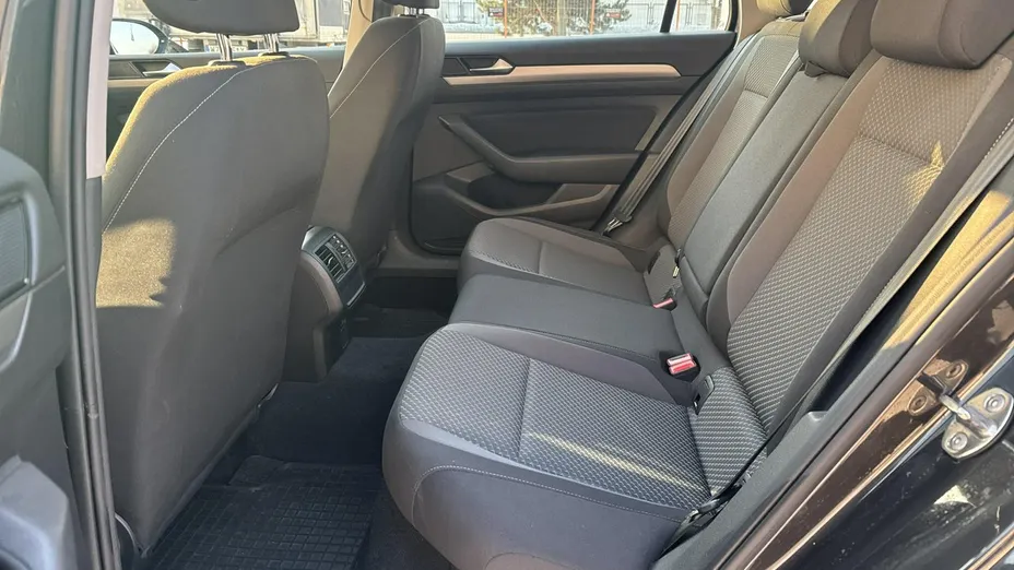 VOLKSWAGEN Passat -